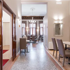 Отель Palazzo Martinelli Dolfin